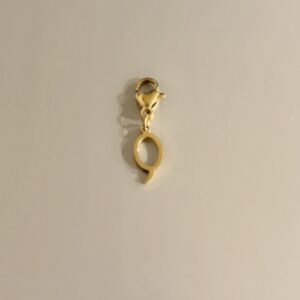 Breloque dorée lettre "Q"